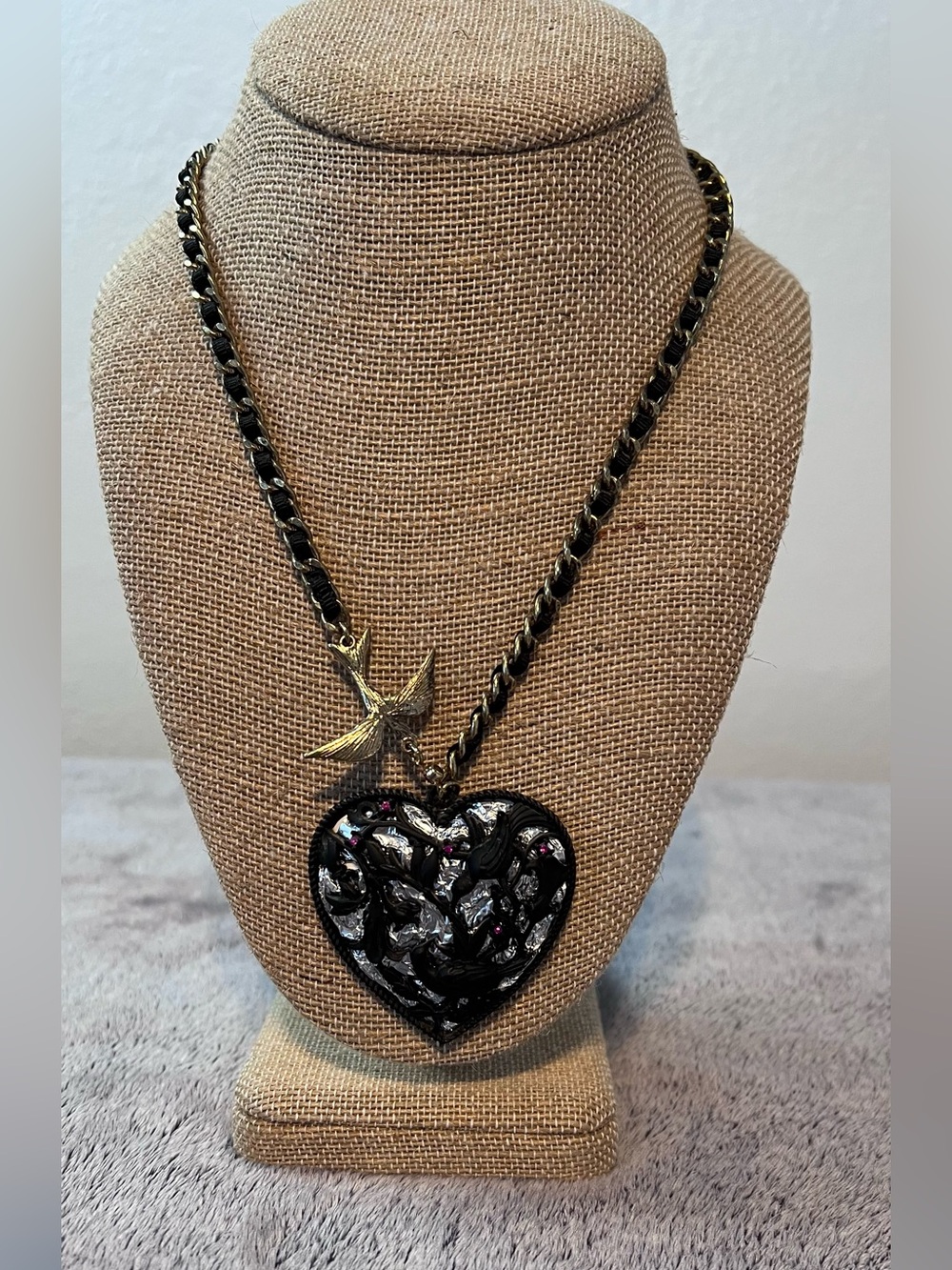Betsey Johnson Black Heart Bird Necklace 16in